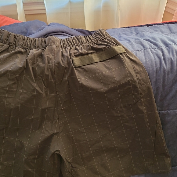 Nike tech shorts - Picture 3 of 4